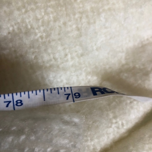 Cream color Soft Blanket. Like NEW - Picture 3 of 5